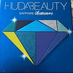 Huda Beauty sapphire palette